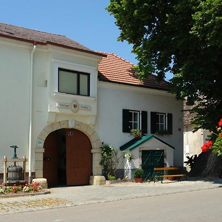 Winzerzimmer - Weingut Tinhof Eisenstadt Exterior foto